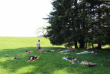 Photo de relaxation dans un champs avec Randonner en conscience - Au rythme de la montagne_Lans-en-Vercors
