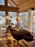 Espace massage ouvert sur la nature