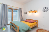 Chambre Orange RDC 3 personnes accès PMR