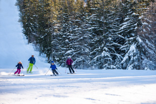 ski_alpin_famille_2022_sd_focus_outdoor_0010.jpg ski_alpin_famille_2022_sd_focus_outdoor_0010.jpg