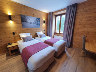 Chambre twin - © Auberge de la Croix Perrin Chambre twin