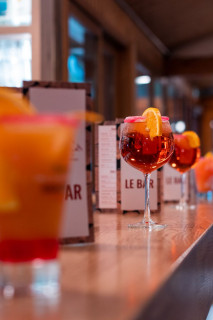 Comptoir du bar - © Auberge de la Croix Perrin Comptoir du bar