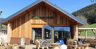 La Cabane de l'Aigle façade extérieure La Cabane de l'Aigle façade extérieure