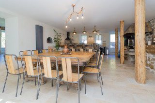 Vaste séjour-cuisine