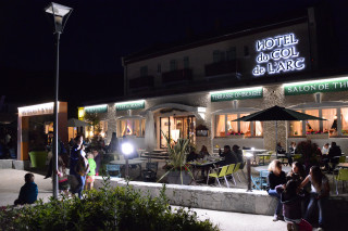 Terrasse de nuit de l'hôtel