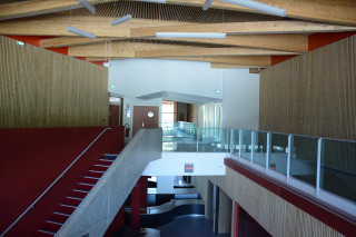 Etage avec salle de musique, salle de danse et dojo