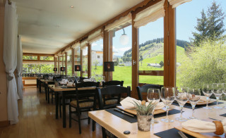 Salle du restaurant de La Buffe - © Restaurant La Buffe Salle du restaurant de La Buffe