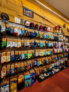 LA GRANGE AUX SKIS : Souvenirs, Cadeaux ,Peluches, Déco, Vêtements et Accessoires de Montagne. _Autrans-Méaudre en Vercors