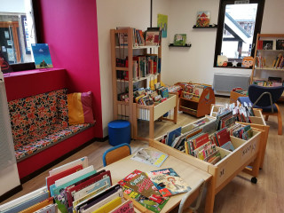 Bibliothèque salle de lecture - © bibliothèque l'oiseau lire Bibliothèque salle de lecture