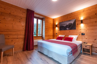 Chambre double 2 - © Auberge de la Croix Perrin Chambre double 2