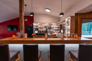 Bar - © Auberge de la Croix Perrin Bar