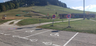 Stationnement PMR - Autrans domaine du Claret_Autrans-Méaudre en Vercors