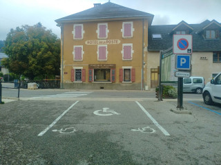 Stationnement PMR - Place Gérard Clet Méaudre_Autrans-Méaudre en Vercors