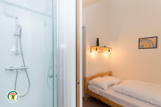 Chambre familiale Verte, au 1er étage. 5 personnes dont 1 couchage à l'étage accès par échelle - © Gîtes de France Chambre familiale Verte, au 1er étage. 5 personnes dont 1 couchage à l'étage accès par échelle