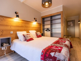 Hotel 12 Hotel 12