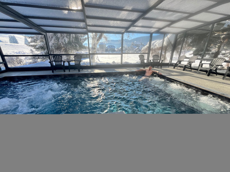 Piscine Abritée et chauffée accessible toute l'année