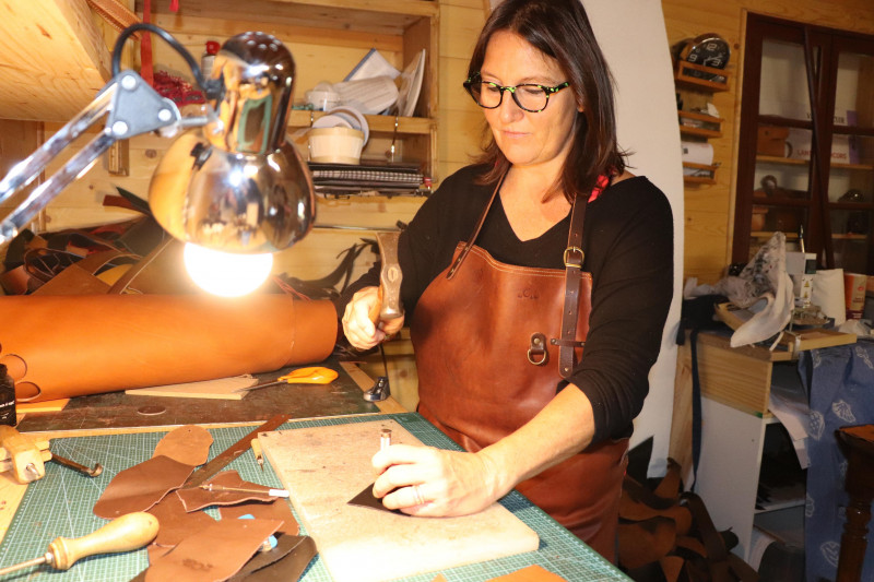 Artisan au travail - © Alain Malfrait Artisan au travail