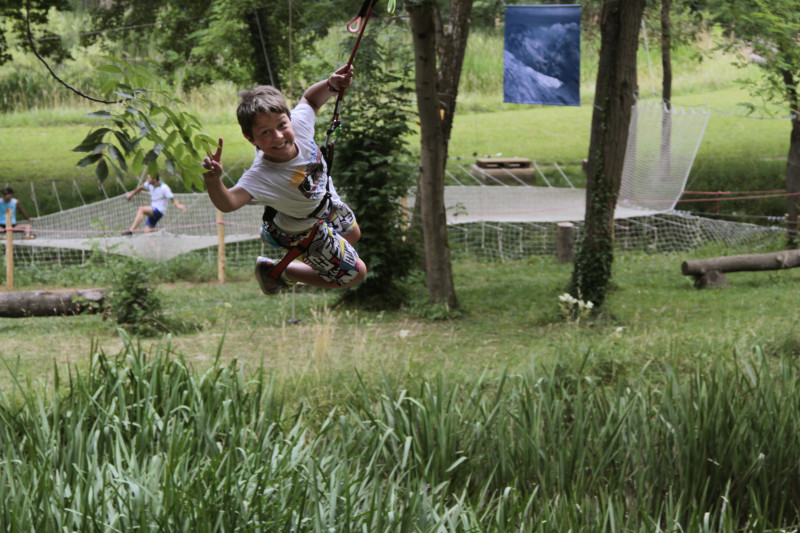 Venez jouer sauter à L'Arbre à fil à St Jean en Royans Venez jouer sauter à L'Arbre à fil à St Jean en Royans