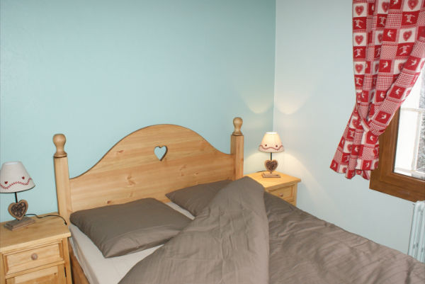 Chambre avec lit double