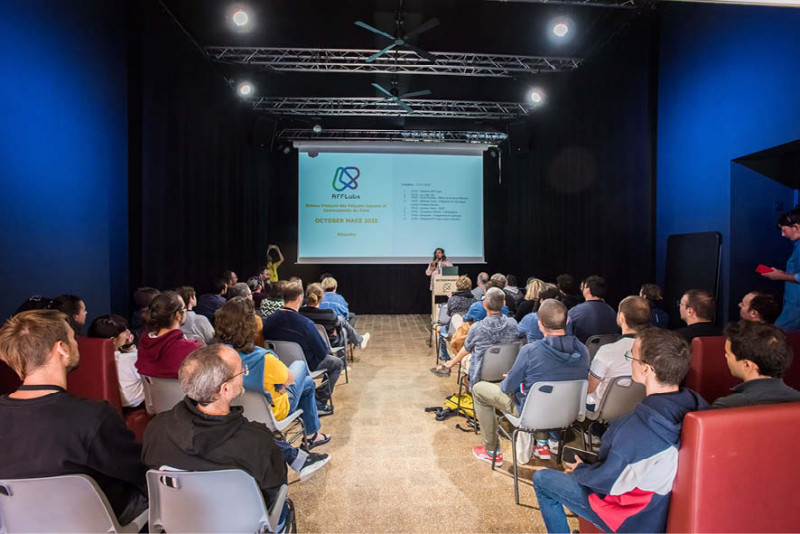 L'intérieur de la salle de spectacle de la Jolie Colo L'intérieur de la salle de spectacle de la Jolie Colo