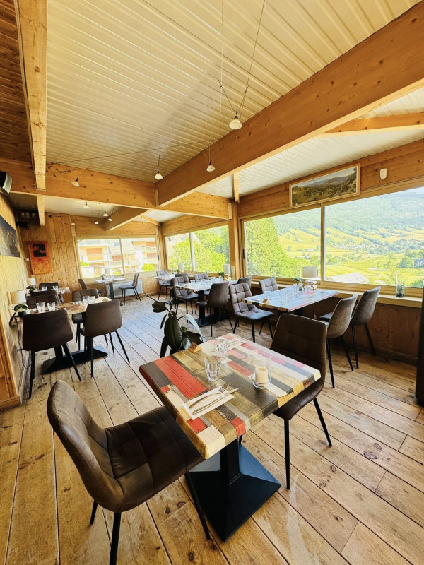 Salle de restauration intérieure