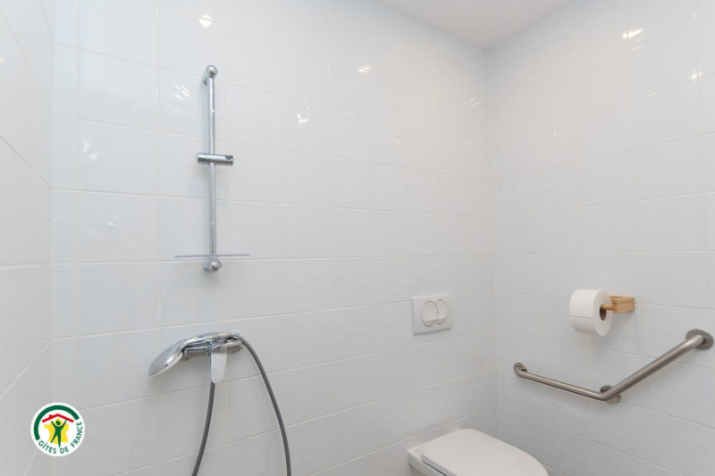 Chambre Orange RDC 3 personnes accès PMR