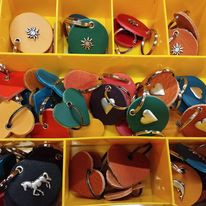 goodies souvenirs porte clés - © sophie valeron goodies souvenirs porte clés