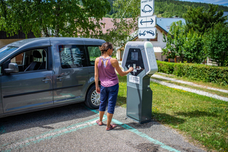 Photo d'une borne électrique Lans en Vercors_Lans-en-Vercors Photo d'une borne électrique Lans en Vercors_Lans-en-Vercors