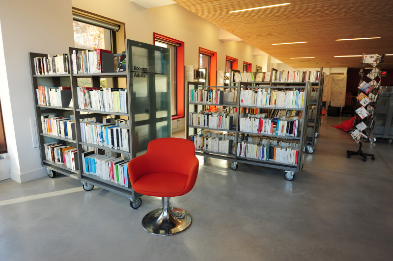Intérieur de la médiathèque Intérieur de la médiathèque