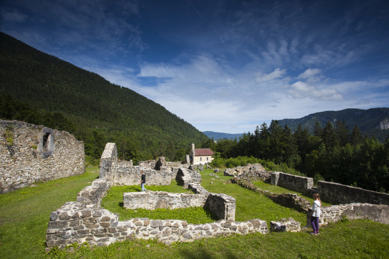 Ruines de Valchvrière - © Sandrine et Mat Booth Ruines de Valchvrière