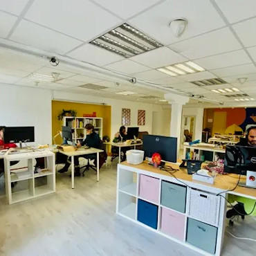 Espace de coworking à l'atelier du Presse Citron Espace de coworking à l'atelier du Presse Citron