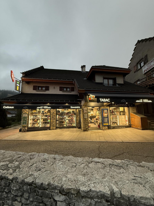 facade extérieure de nuit