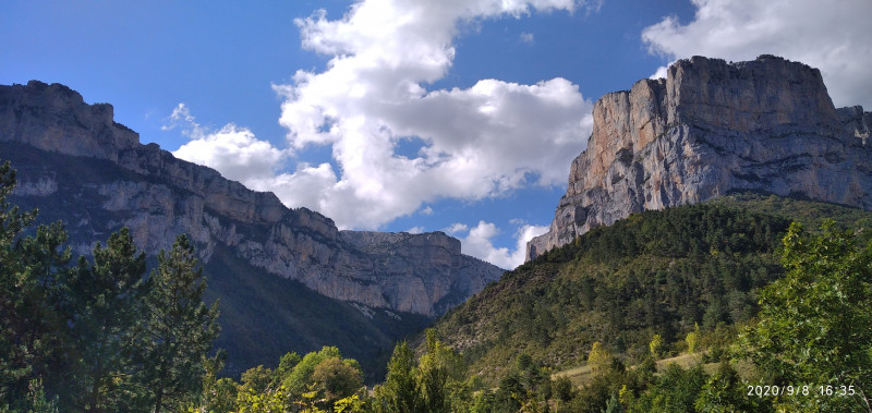 Falaise gorge de la bourne