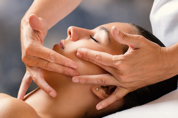 Massage liftant naturel japonais
