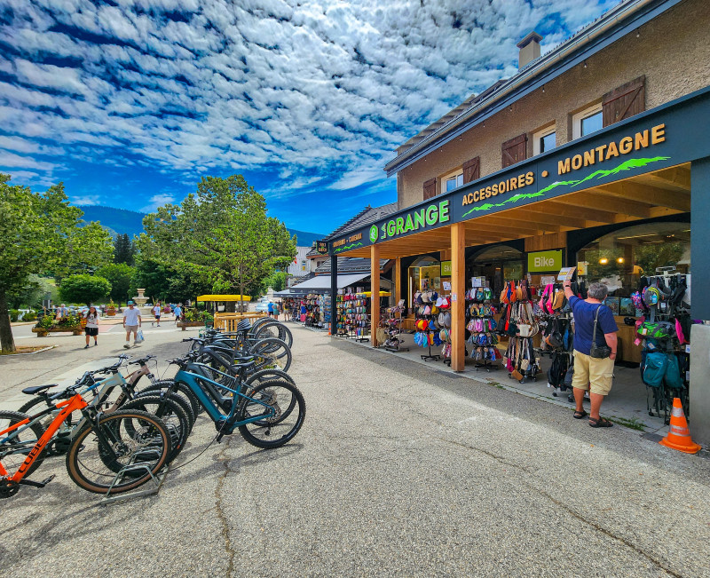 Hire of mountain bikes and electric mountain bikes, electric scooters, electric buggies - La Grange aux Skis - Vélos_Autrans-Méaudre en Vercors - © La Grange aux Skis Hire of mountain bikes and electric mountain bikes, electric scooters, electric buggies - La Grange aux Skis - Vélos_Autrans-Méaudre en Vercors