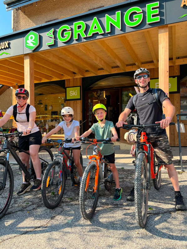 Hire of mountain bikes and electric mountain bikes, electric scooters, electric buggies - La Grange aux Skis - Vélos_Autrans-Méaudre en Vercors - © La Grange aux Skis Hire of mountain bikes and electric mountain bikes, electric scooters, electric buggies - La Grange aux Skis - Vélos_Autrans-Méaudre en Vercors