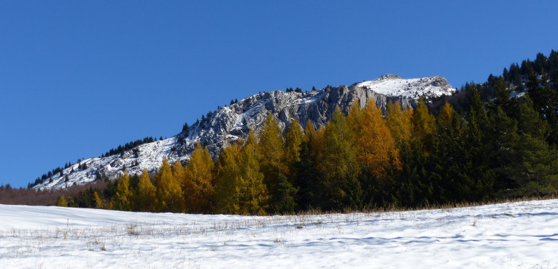 Vue sur montagnes enneigées - © P. Maret Vue sur montagnes enneigées