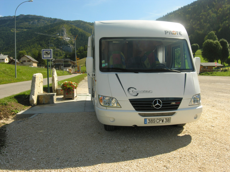 Camping-car sur l'aire de service
