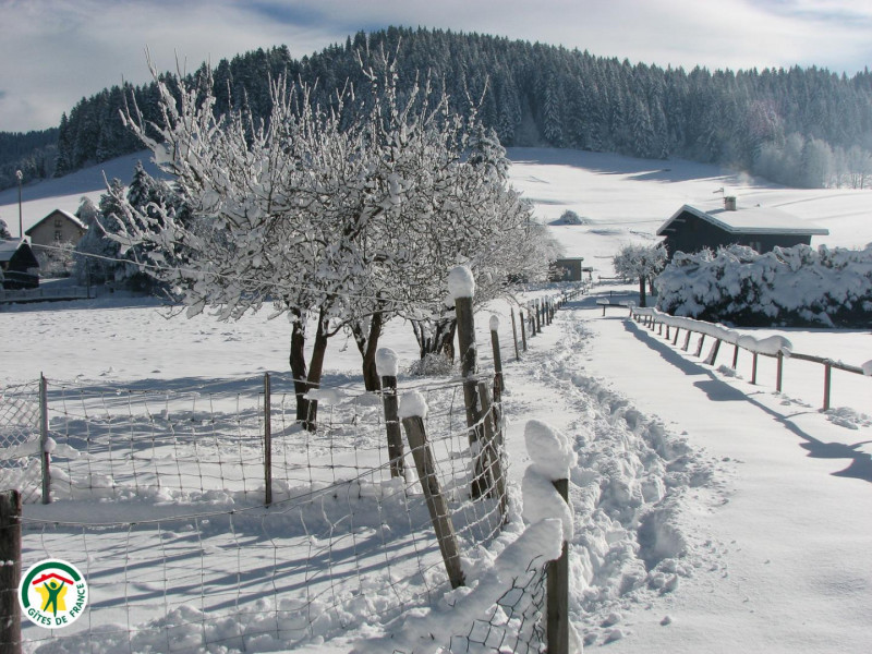 Vu de la terrasse en HIver - © Gîtes de France Vu de la terrasse en HIver