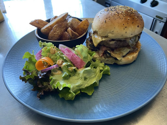 burger maison - © bistrot le j'em burger maison