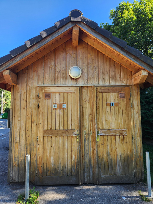 Toilettes publiques accessibles à Lans-en-Vercors_Lans-en-Vercors - © OTI Vercors Toilettes publiques accessibles à Lans-en-Vercors_Lans-en-Vercors