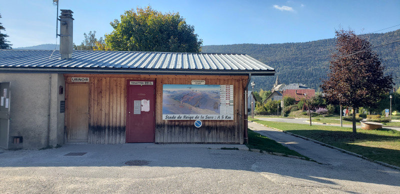 Toilettes publiques accessibles - Autrans domaine du Claret_Autrans-Méaudre en Vercors - © Bureau d'information touristique Autrans Toilettes publiques accessibles - Autrans domaine du Claret_Autrans-Méaudre en Vercors