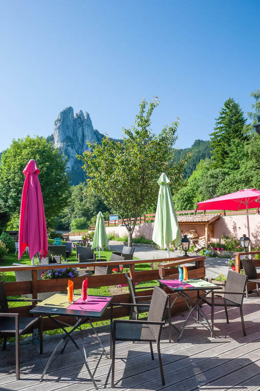 Terrasse avec vue sur les 3 Pucelles Terrasse avec vue sur les 3 Pucelles