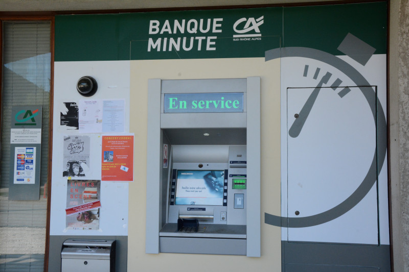Distributeur automatique de billet de banque à Lans en Vercors