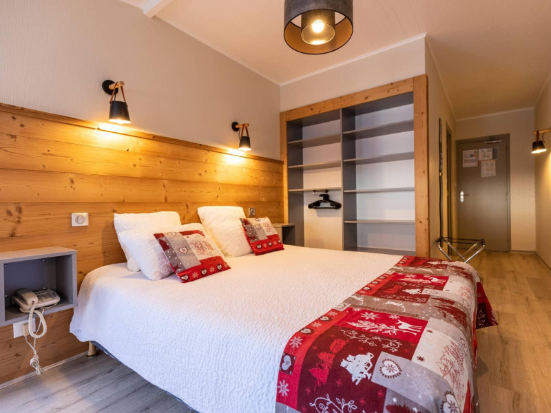 Hotel 12 Hotel 12
