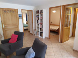 Séjour avec accès aux chambres