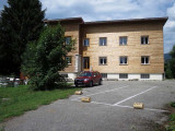 Parking privé. 4/5 places réservées pour le gîte