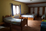 Chambre quatre lits simples et un lit double