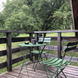 Table bistrot sur la terrasse