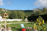 Jardin et vue sur les montagnes